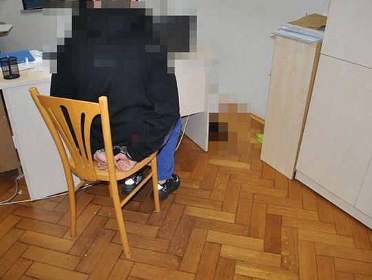 17-latek groził domownikom