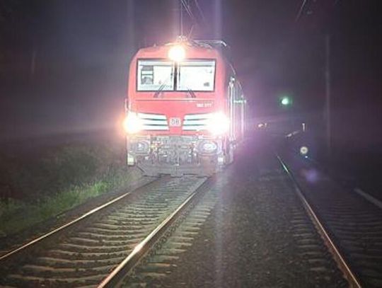 Młody człowiek potrącony przez pociąg