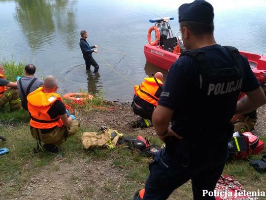 25-latek nie umiał pływać. Policja o utonięciu na żwirowni w Wojanowie