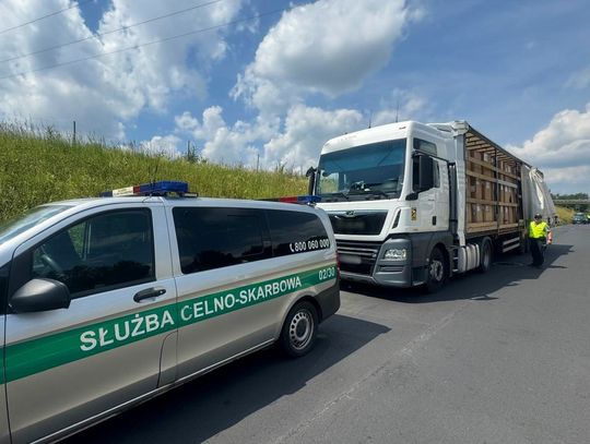 A4 Jędrzychowice. KAS zatrzymał przemyt ponad 13 ton suszu tytoniowego