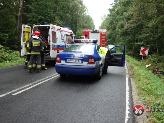 Auto sunęło bokiem całą szerokością jezdni