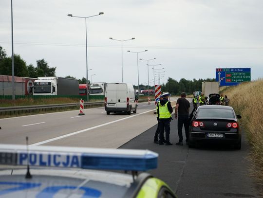 Blisko sto osób wylegitymowanych w pierwszych godzinach kontroli granicznych