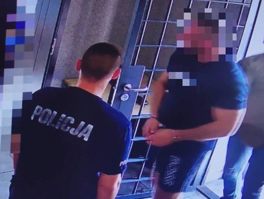 Brutalny atak nożem. 44-latek kilkukrotnie ugodził nożem swojego kompana