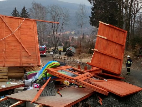 Ciągnik staranował kiosk z pamiątkami