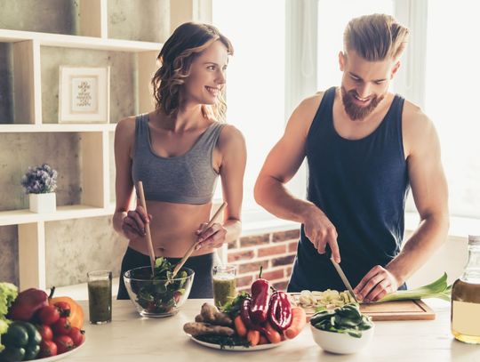 Co będziemy jeść w 2021 roku? Trendy, które zagoszczą w naszej kuchni
