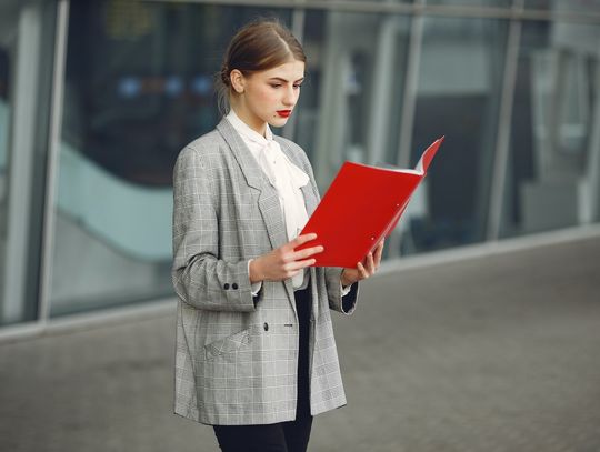Co powinno znaleźć się w informacji o warunkach zatrudnienia?