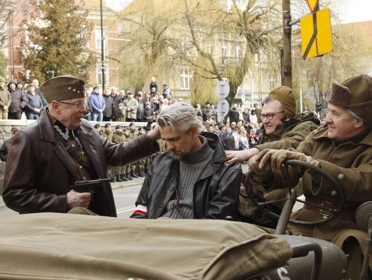 Cześć i chwała bohaterom