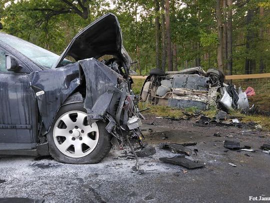 Czołowe zderzenie w Ruszowie. Ucierpieli mieszkańcy powiatu lubańskiego