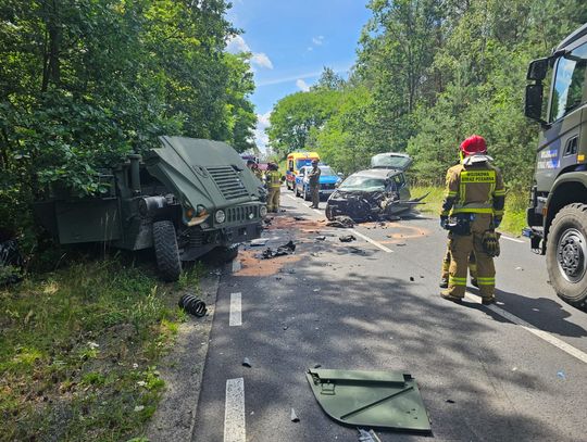 Czołówka VW z autem wojskowym USA, poszkodowanego transportowało LPR