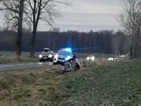 Dachował i uciekł z miejsca zdarzenia