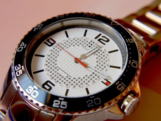 Dlaczego warto wybrać zegarek Tommy Hilfiger?