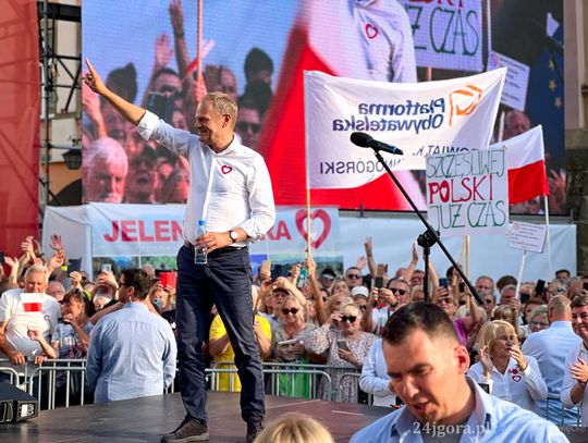 Donald Tusk na wiecu w Jeleniej Górze "Oskarżam pisowski rząd"
