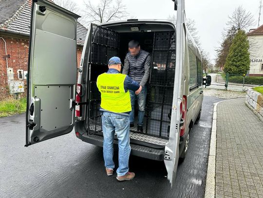 Dowieźli migrantów i już liczyli zarobione pieniądze