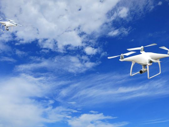 Dron czy hulajnoga? - 6 pomysłów na to, co kupić na prezent chłopakowi