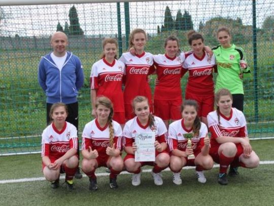 Dziewczeta z Pisarzowic w wojewódzkim finale Coca - Cola Cup