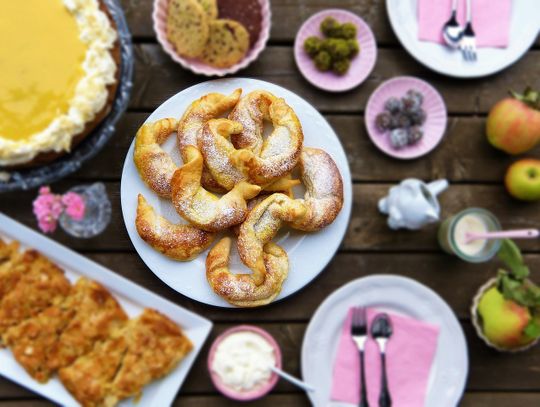 Dziś Dzień Rogaliki. Poznajcie przepis na pyszne rogale drożdżowe
