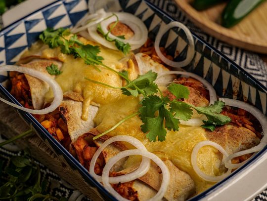 Enchilada z ryżem i kurczakiem