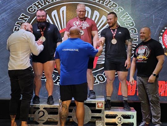 Funkcjonariusz Zakładu Karnego w Zarębie na podium Mistrzostw Europy WPC