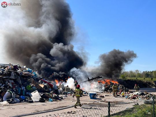 Gwałtowny pożar na lubańskim śmietnisku. Zapalił się rębak i hałda odpadów