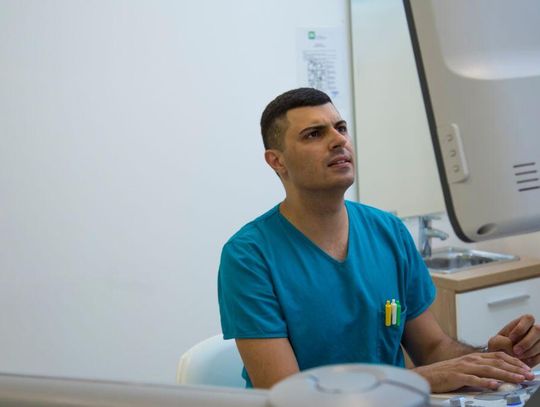 Idą zmiany dla pacjentów. Zadzwoni sztuczna inteligencja i za karę „na koniec kolejki”