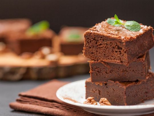 Jak zrobić fit słodycze: szarlotka, brownie, ciasto szpinakowe