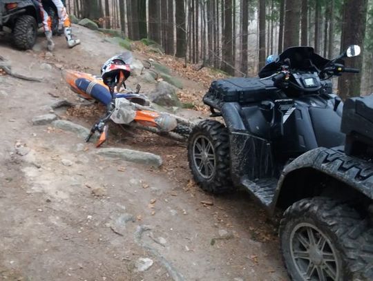 Jeździli motorami po szlakach leśnych