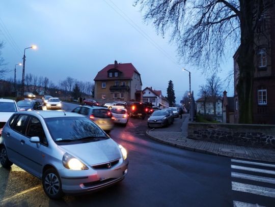 Koniec z komunikacyjnym chaosem pod szkołami?