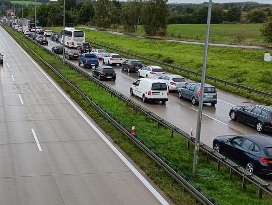 Korek przed granicą urósł do 7 km. Nie ma reguły, jak kontrolują Niemcy - mówią kierowcy