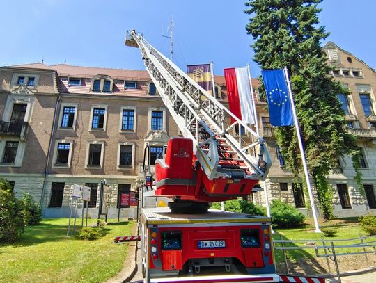 Lubań. Ćwiczenia strażaków w budynku Starostwa Powiatowego