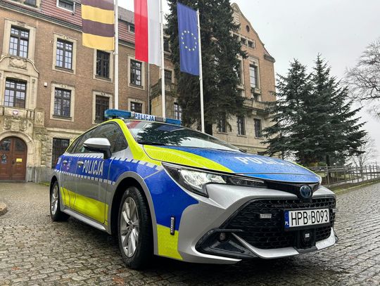 Lubań. Ekologiczny radiowóz lubańskiej policji