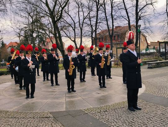 Lubań. Górnicza pobudka Orkiestry Dętej KWB Turów