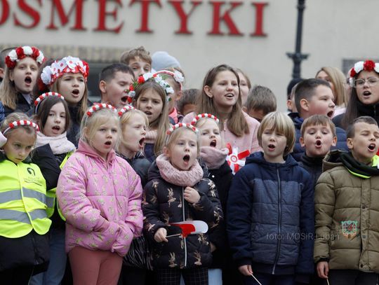 Lubańskie dzieci zaśpiewały hymn dla Niepodległej