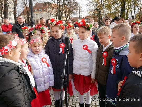 Lubań. Szkoły do hymnu