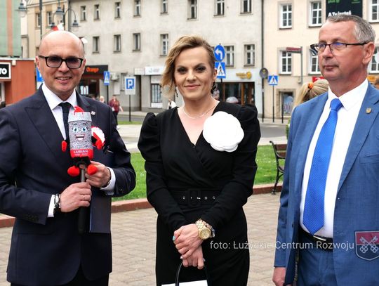 Lubań uczcił 3 Maja. Koncert, kolorowanki i... deszcz