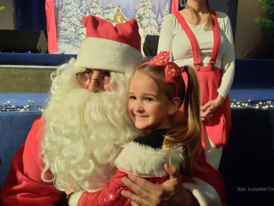 Lubań. Wizyta Świętego Mikołaja w Miejskim Domu Kultury