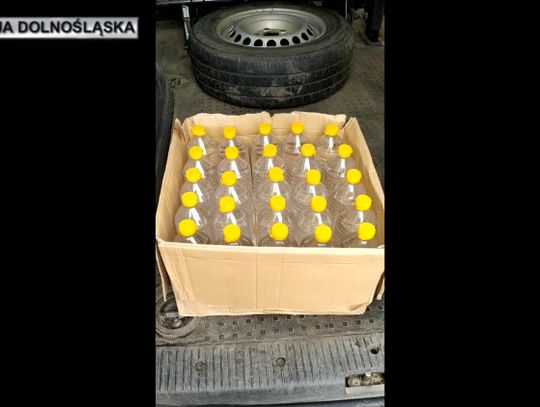 Lubańscy policjanci przekazali zabezpieczony alkohol na cele medyczne