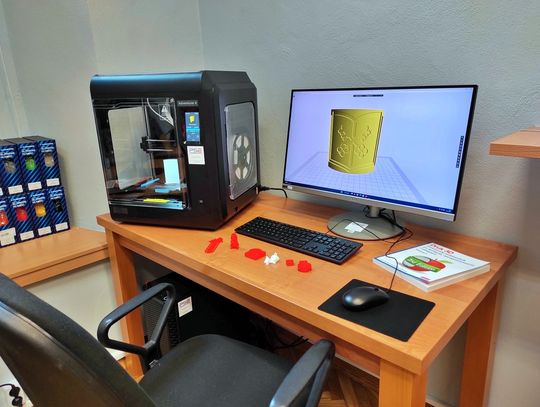 Lubańska Biblioteka otworzyła dziś pracownię druku 3D