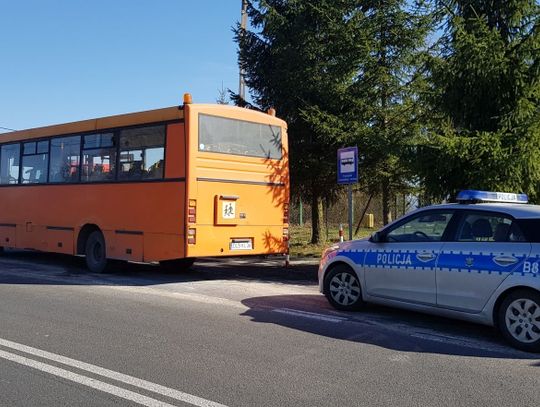 Lubańska drogówka gasiła płonący autobus