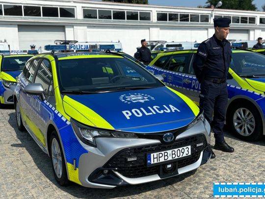 Lubańska drogówka ma nowe auto, dziś toyota wyjechała na pierwszą służbę