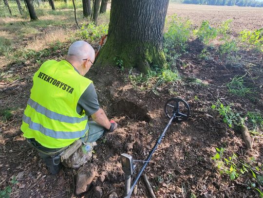 Makabryczne odkrycie, portfelik, nieśmiertelnik, wzywamy Policje - wideo Detektorystów Sekcji Lubań