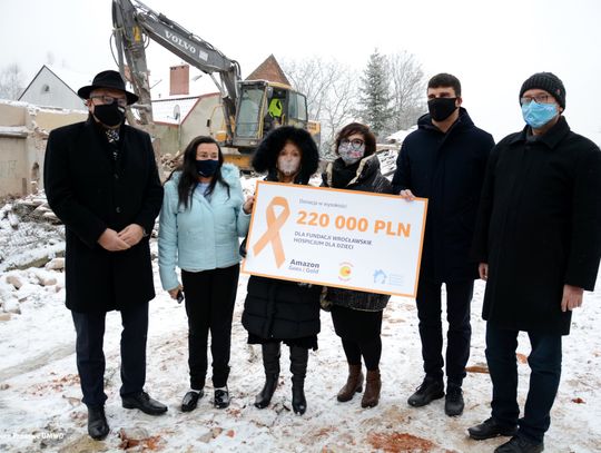 Marszałek ojcem chrzestnym Domu Opieki Wyręczającej