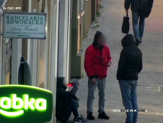 Monitoring bezlitosny dla pijących w miejscach publicznych. Straż Miejska reaguje