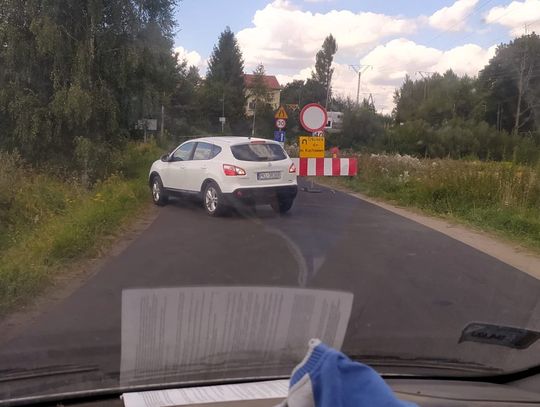 Most w Mirsku zamknięty. Mieszkańcy zaskoczeni brakiem oznakowania objazdu