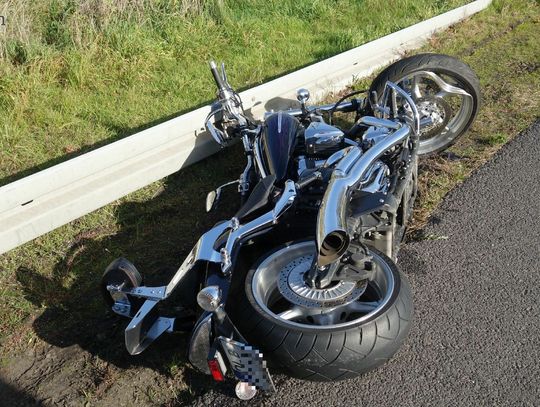 Motocyklista poszkodowany po zderzeniu z dwoma autami