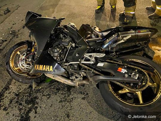 Motocyklista zginął po zderzeniu z zawracającym seatem. Trwa śledztwo