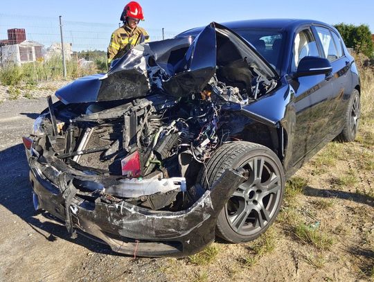 Najechanie na tył na DK30. Impet zderzenia przestawił busa o 180°