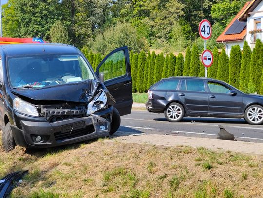 Najechanie na tył przyczyną zablokowania DK30 w Olszynie Dolnej