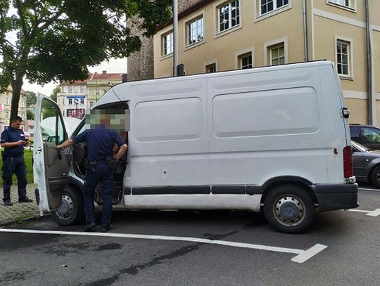 Nie wiedział, że bus jest kradziony, ale to był początek jego problemów