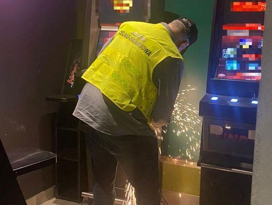 Nielegalny hazard. Zatrzymania i automaty pełne gotówki