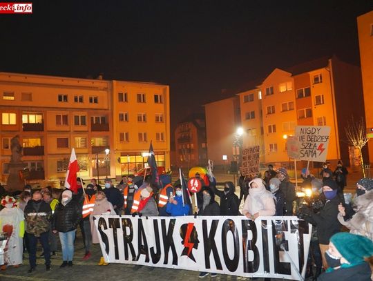 “Nigdy nie będziesz szła sama”. Protest w Lwówku Śląskim